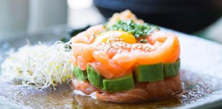 Tartar de salmón y aguacate: prepara esta irresistible receta