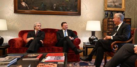 Marcelo Rebelo de Sousa, Portugal's president, right, and Luis Montenegro, leader of Partido Social Democrata (PSD) and the Democratic Alliance (AD) coalition, second left, during a meeting at Belem Palace in Lisbon, Portugal, on Wednesday, March 20, 2024. Portuguese President Marcelo Rebelo de Sousa is meeting the different parties as part of the process of formally naming a new prime minister following the election. Photographer: Zed Jameson/Bloomberg