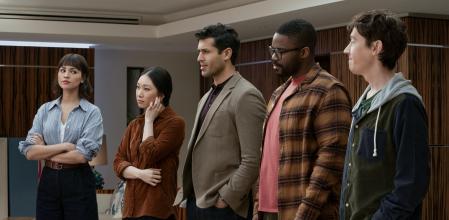 Eiza González como Auggie, Jess Hong como Jin, Saamer Usmani como Raj, Jovan Adepo como Saul y Alex Sharp como Will Downing.