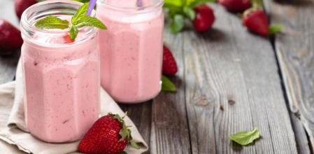 Cómo hacer un smoothie de fresas con helado