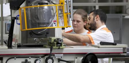 22/10/2013 14:58:03 FOTO MARC ARIAS LV 221013 ESCOLA APRENENTS SEAT ZONA FRANCA. FP DUAL