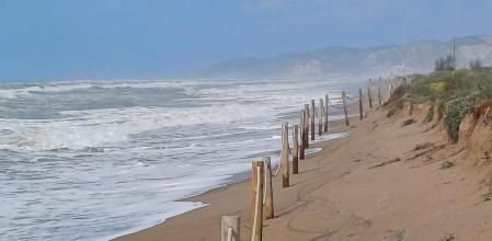 Afectación en la playa de Gavà por el paso de 'Nelson'.