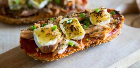 Cómo hacer paninis de atún y tomate
