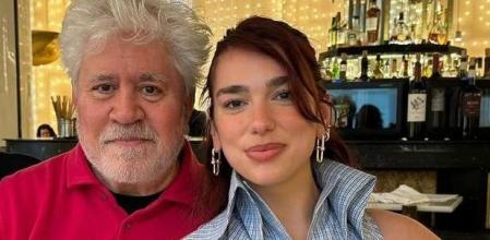 Dua Lipa y Pedro Almodóvar