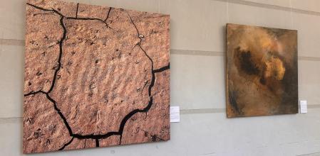 Exposición Art descalç per la terra, en el Centre Cultura de La Mercè de Girona.