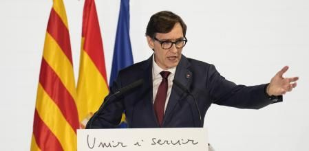 BARCELONA, 11/04/2024.- El líder del PSC y candidato socialista en la presidencia de la Generalitat, Salvador Illa, durante la conferencia este judías, en el Museo Marítimo de Barcelona. Isla ha anunciado que si se presidente creará un comisionado del autogobierno, cuya primera labor será realizar una auditoría para saber cómo están los servicios públicos catalanas tras una