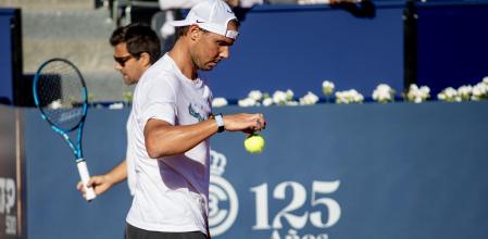 FOTO ALEX GARCIA ENTRENAMIENTOS RAFAEL NADAL. EL TENISTA RAFA NADAL SE ENTRENA EN LA PISTA CENTRAL DEL TENIS BARCELONA PARA COMPROBAR SU ESTADO FISICO Y DECIDIR SU PARTICIPACION EN EL TORNEO CONDE DE GODO 2024/04/10.