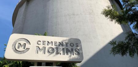 Instalaciones de Cementos Molins.