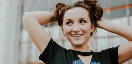 Los moños son uno de los peinados más populares de los festivales.