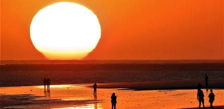 Efecto Omega al atardecer en la playa de la Costilla de Rota.