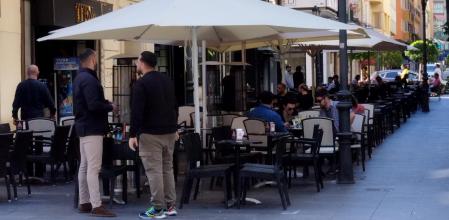 Una imagen de la calle Castaños de Alicante, que una sentencia obliga a declarar Zona Acústicamente Saturada a instancias de dos vecinos.