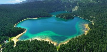 Black Lake en el Parque Nacional de Durmitor