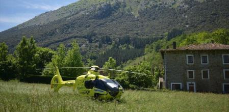 Imagen del helicóptero que ha intervenido en el rescate.
