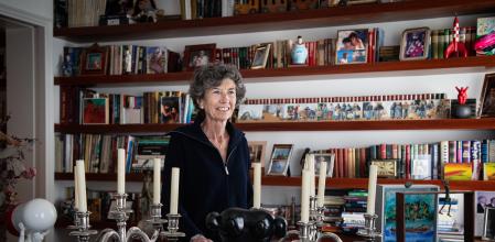 FOTO MARTI GELABERT 07/05/2024 LA BIBLIOTECA DE ELENA BARRAQUER, OFTALMOLOGA Y DIRECTORA MEDICA DEL CENTRO BARRAQUER. Entrevista a Elena Barraquer Compte es una oftalmóloga española especializada en cirugía de catarata y trasplante de córnea.