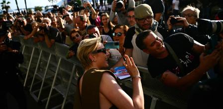 US director and president of the Jury of the 77th Cannes Film Festival Greta Gerwig poses for a selfie with a fan as she arrives for a diner with fellow members of the jury at the Grand Hyatt Cannes Hotel Martinez, on the eve of the opening ceremony of the 77th edition of the Cannes Film Festival in Cannes, southern France, on May 13, 2024. (Photo by LOIC VENANCE / AFP)