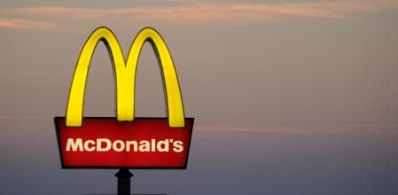 FILED - 24 July 2012, Bavaria, Sulzemoos: McDonald's logo is pictured at a branch in Sulzemoos. Photo: picture alliance / Tobias Hase/dpa