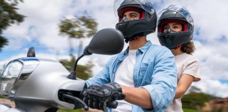 La OCU analiza si es más rentable comprar una moto eléctrica o de combustión interna&nbsp;