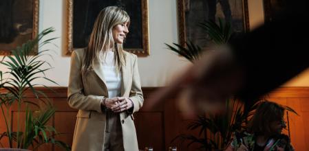 La directora de la Cátedra Extraordinaria de Transformación Social Competitiva de la UCM, Begoña Gómez, interviene en la mesa redonda 'La igualdad no puede esperar', en el Ateneo de Madrid, a 10 de marzo de 2023, en Madrid (España). Durante este encuentro, se ha respondido a cuestiones como Cuánto hemos avanzado y ahora ¿qué?, ¿Qué está ocurriendo para que el avance sea lento?, ¿Qué acciones podemos impulsar?, además de abordar el tema de los desafíos internacionales y nacionales de la mujer.