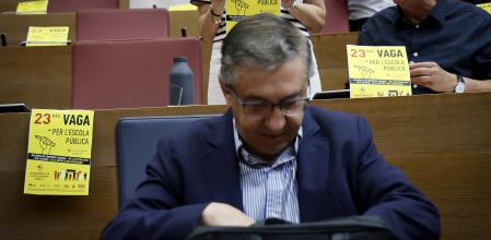 El conseller Rovira en Les Corts