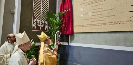 Durante el acto central del aniversario, que tuvo lugar ayer en la Catedral-parroquia de Sant Llorenç, se descubrió una placa conmemorativa de los 500 años de la iglesia.