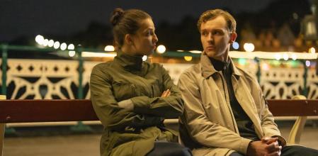 Myha'la Herrold y Harry Lawtey, protagonistas de 'Industry'.