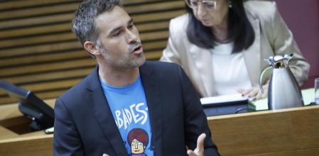 El diputado Gerard Fullana con una camiseta de 'Les Trobades'.