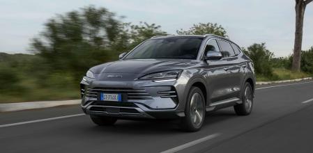 El sistema híbrido enchufable da prioridad a la propulsión eléctrica y le permite tener una menor dependencia del motor de combustión&nbsp;