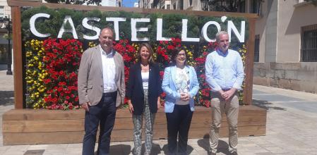 A la izquierda, Salvador Aguilella, secretario provincial del PP de Castellón, junto a la alcaldesa de la capital, Begoña Carrasco,&nbsp; Ana Vázque y Óscar Claavell