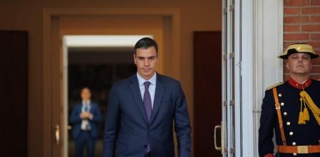 El presidente del Gobierno, Pedro Sánchez, a su llegada para recibir al presidente del Consejo Europeo, en el Complejo de la Moncloa, a 30 de mayo de 2024, en Madrid (España). Pedro Sánchez se ha reunido hoy con el presidente del Consejo Europeo, Charles Michel, a diez días de las elecciones a la Eurocámara del 9J tras las que se renovarán ambas instituciones comunitarias.