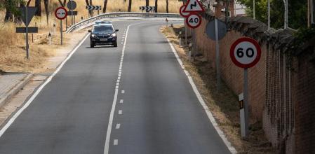 La Guardia Civil corta un tramo de la M-612, en la carretera de Fuencarral-El Pardo, a 4 de junio de 2024, en Madrid (España). El hombre que ha muerto hoy al mediodía en el distrito de Fuencarral es Borja Villacís, hermano de la exvicealcaldesa de Madrid. El varón de 41 años ha sido abatido por una persona desde un vehículo con una pistola del calibre 7,62, que le ha provocado varios tiros en la cabeza y en el tórax. Además, hay otra persona herida que se encontraba con el fallecido a las puertas del restaurante donde ha tenido lugar el suceso. El Grupo V de Homicidios y la policía científica se encuentran investigando los hechos.