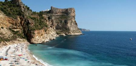 El control de accesos a la cala del Moraig (en la imagen) es uno de los cuatro proyectos de Benitatxell que ha obtenido fondos europeos.
