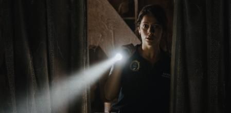 Georgina Amorós es Sandra, auxiliar de policía.