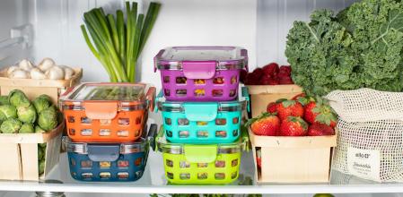 Es importante tener cuidado con las fechas de caducidad de los alimentos para evitar malos olores en el frigorífico.