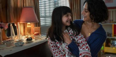 Mona y su madre Shayda en una imagen de la película