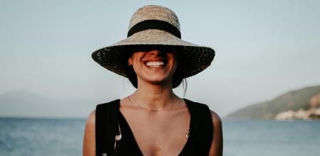 Los sombreros son una buena forma de mantener el pelo protegido del sol.