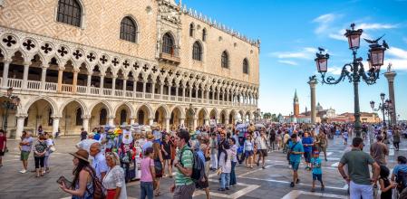 En verano los principales destinos se llenana de turistas