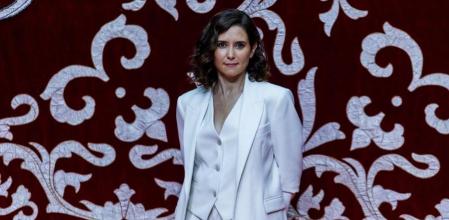 La presidenta madrileña, Isabel Díaz Ayuso, ha reunido por primera vez a su nuevo gobierno, formado por nueve consejeros -tres mujeres y seis hombres. La primera reunión se ha producido después de la toma de posesión de los consejeros. Miguel Ángel García, será Consejero de Presidencia, Justicia y Administración Local; Rocío Albert, ostentará la cartera de Economía, Hacienda y Empleo; Emilio Vicana, Educación y Universidades; Carlos Novillo, Medio Ambiente, Ordenación del Territorio e Interior; Ana Dávila, será la responsable de Familia, Juventud y Asuntos Sociales; Jorge Rodrigo, Transporte, Vivienda e Infraestructuras; y Miguel López-Valverde, Digitalización; Fátima Matute, Sanidad; y Mariano de Paco, Cultura, Turismo y Deporte.