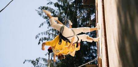 Espectáculo de danza vertical Fargar, de la compañía Berta Baliu, en la central hidroeléctrica de Esterri d'Àneu