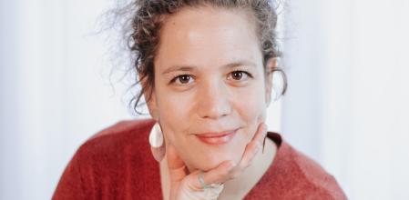 Anna Sólyom, terapeuta psicocorporal, licenciada en Filosofía y autora de best sellers internacionales como 'Neko Café' y el ensayo 'Reconecta con tu cuerpo'