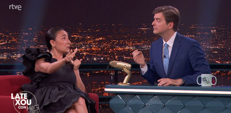 Candela Peña comparte una divertida anécdota sobre su encuentro con Chiara Ferragni en 'Late Xou con Marc Giró'