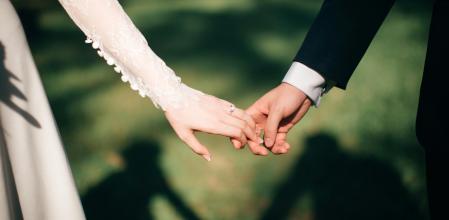 Algunos temas sobre los que se debe hablar antes de que una pareja se case.