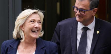 TOPSHOT - Former president of the French far-right Rassemblement National (RN) parliamentary group Marine Le Pen and RN Mayor of Perpignan Louis Aliot leave the party's headquarters in Paris on July 2, 2024. French people go to polls on July 7, 2024 for the decisive final round of the snap election the president called after his camp received a drubbing in European elections last month. (Photo by Dimitar DILKOFF / AFP)