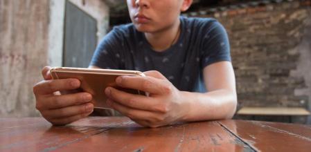 Las nuevas tecnologías hacen que los jóvenes tengan acceso al porno cada vez más jóvenes