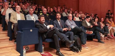 Presentación del Pacte per Ciutat Vella. Albert Batlle en una de las intervenciones del acto