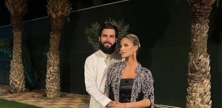 Jota Peleteiro junto a su ya mujer, Ajla Etemovic