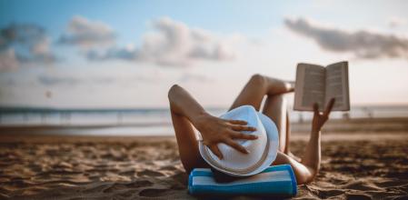 El verano es un buen momento para leer, pero sin estresarse