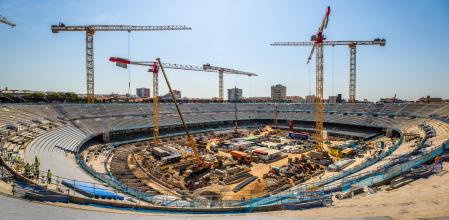 El Camp Nou este mes de julio con la primera y la segunda gradería en plena restauración