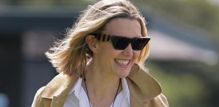 Marta Ortega con su look de básicos en Casas Novas