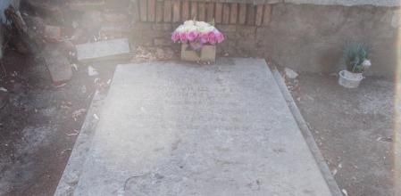 Tumba de Maravilla Leal González en La Almudena de Madrid.