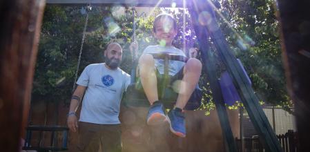 31 - 05 - 2024 / Palleja /  Aleix, con autismo va con su padre (Manel ) y su abuelo . / foto: Llibert Teixidó